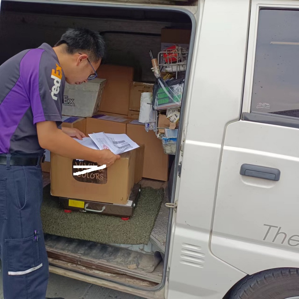 अधिकृत FEDEX द्वारे भारतातील ग्राहक वितरणासाठी वॉटर कलर पेंट यशस्वीरित्या